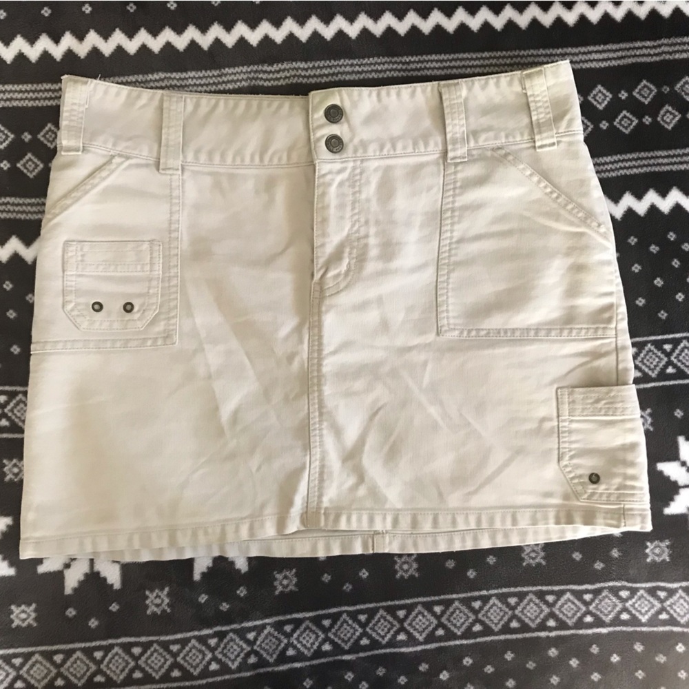 Old Navy khaki cargo skirt size 8
